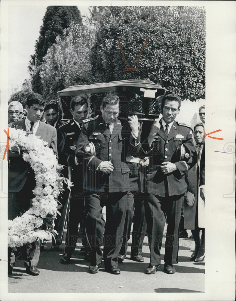 1966 Press Photo Funeral Procession/Policeman Rigoberto Parazzuli/Guatemala - Historic Images