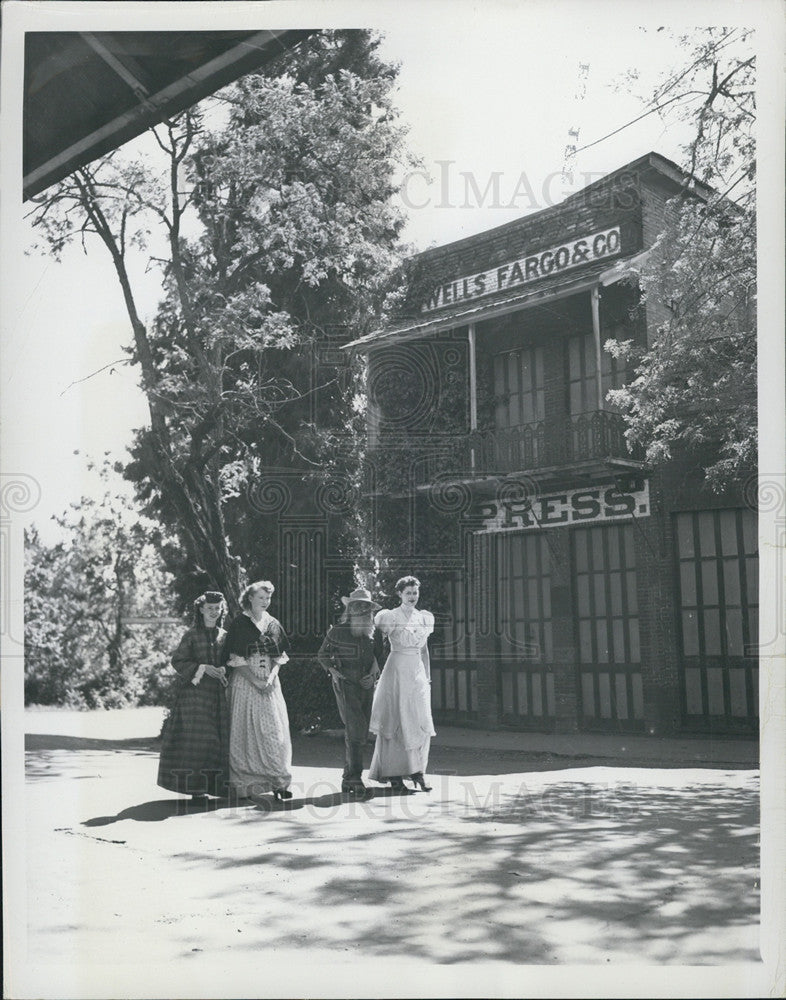 1949 Press Photo Columbia California Women In Gold Rush Costumes Restoration - Historic Images