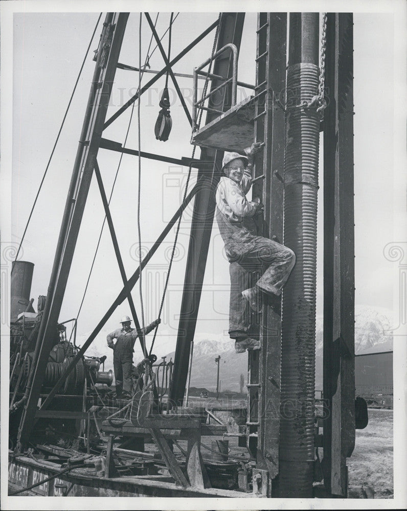 1948 Press Photo Geneva Steel Corporation Work Location Worker Climbs Equipment - Historic Images