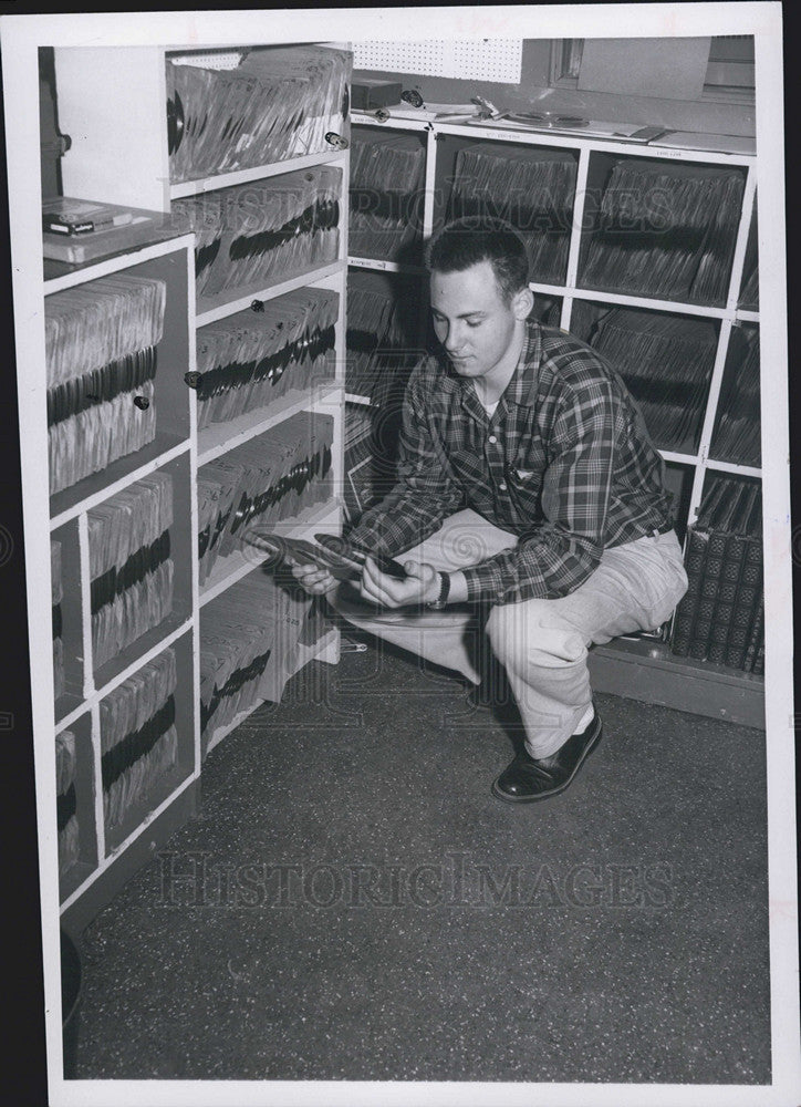 1956 Press Photo Sports Announcer Bob Hathorne of Waukegan, IL - Historic Images