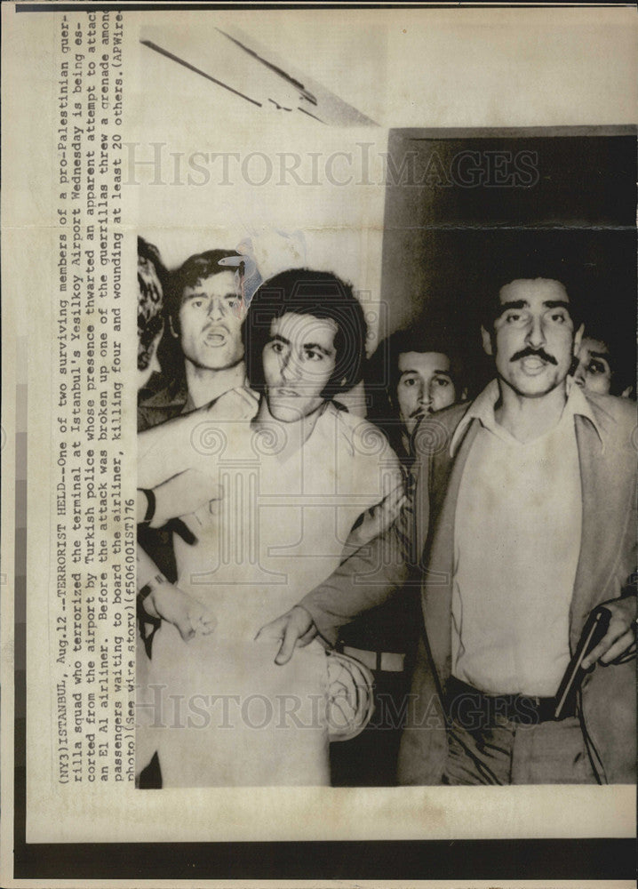 1976 Press Photo Turkish Police Escort Terrorist From Istanbul&#39;s Airport - Historic Images