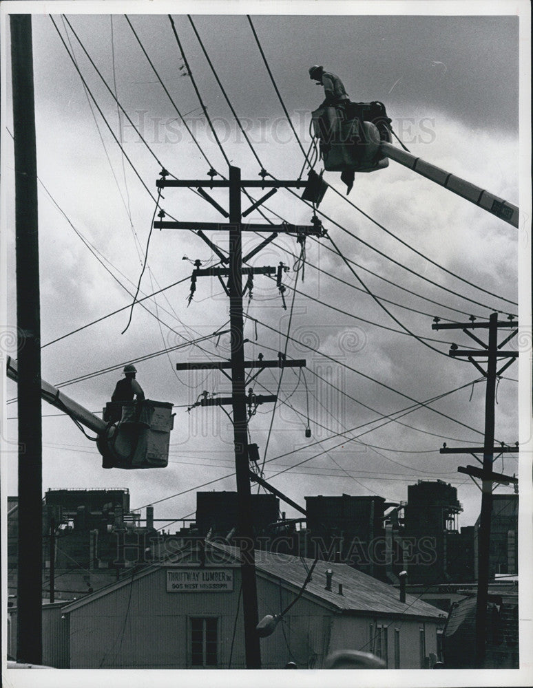 1965 Press Photo Crewmen Repairing Downed Power Lines Englewood Illinois - Historic Images