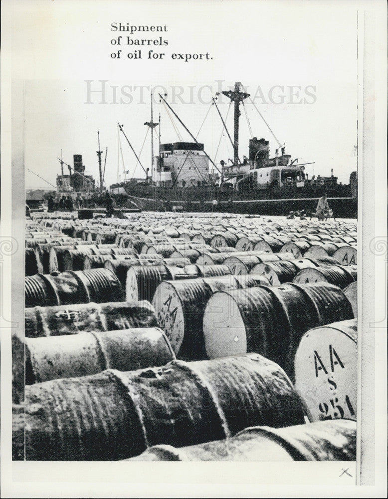 1963 Press Photo Tunisia Exports Barrels Of Oil Ready For Shipment Boat - Historic Images