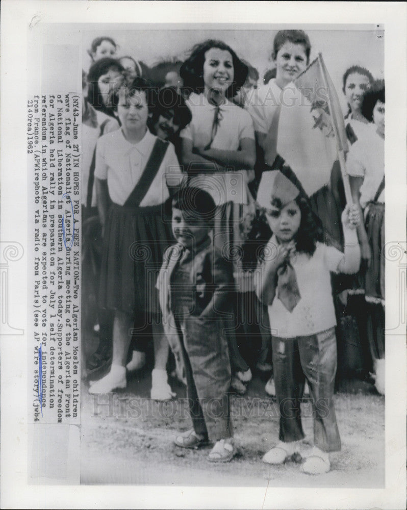 1962 Press Photo Algerian Moslem Children Waving Flags Algerian Front Liberation - Historic Images