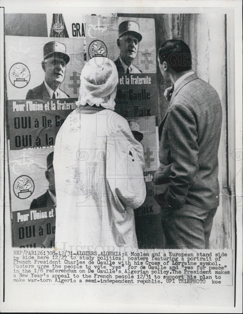 1961 Press Photo Moslem &amp; European Study De Gaulle Poster Urging Vote, Algeria - Historic Images