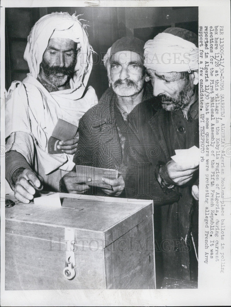 1958 Press Photo Algerian Moslems Place Ballots In Polling Box In Kabylia - Historic Images