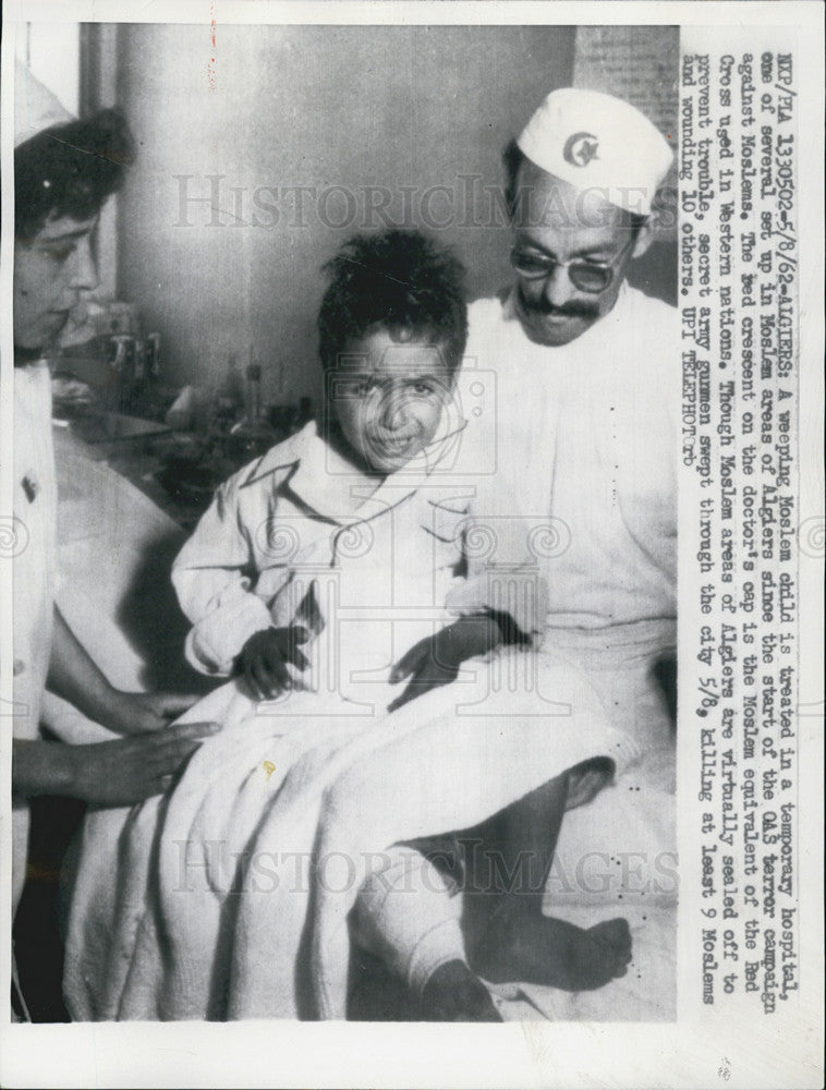 1962 Press Photo Crying Moslem Child In Hospital During OAS Terror Campaign - Historic Images