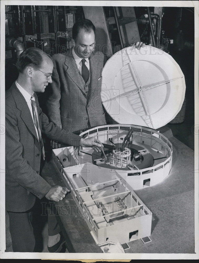 1949 Press Photo Dr EJ Lofgren made a working model of Bevatron at the Univ of Cal - Historic Images