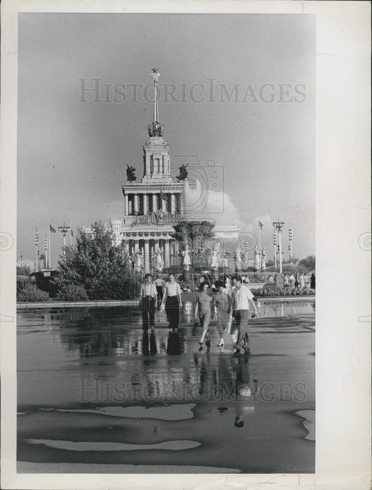 1959 Press Photo Scene from the main pavilion of Moscow&#39;s Permanent Exhibition - Historic Images