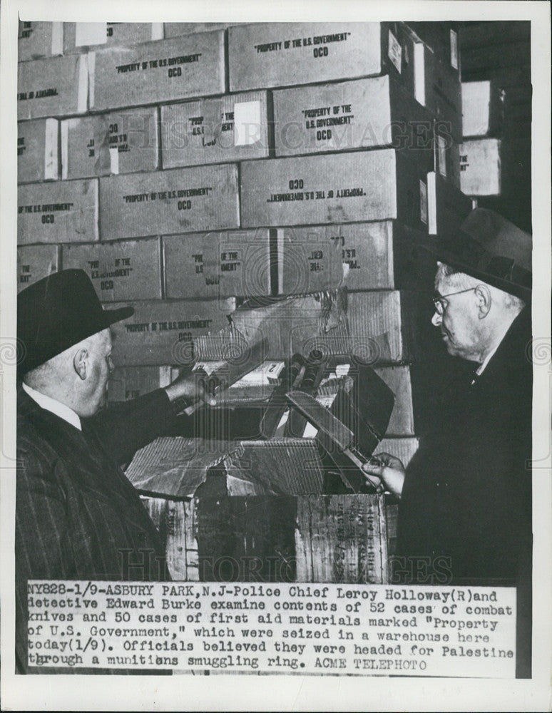 Press Photo Police Chief Leroy Holloway &amp; Det Edward Burke examines content of 52 cases - Historic Images