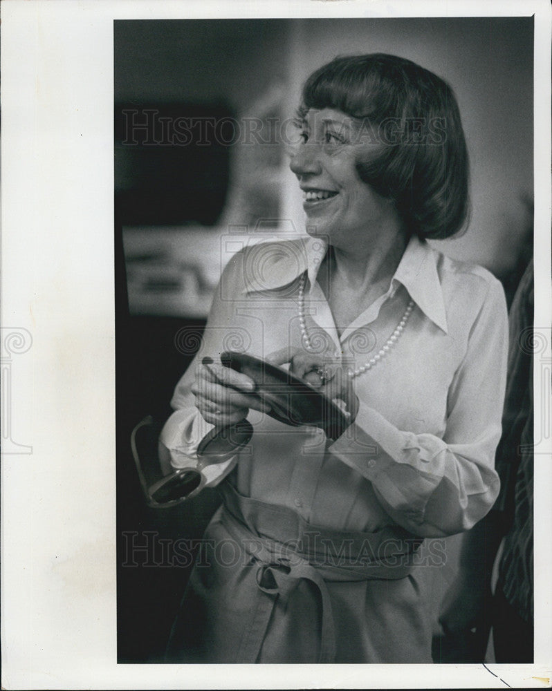 1976 Press Photo Imogene Coca after being blinded by accident - Historic Images