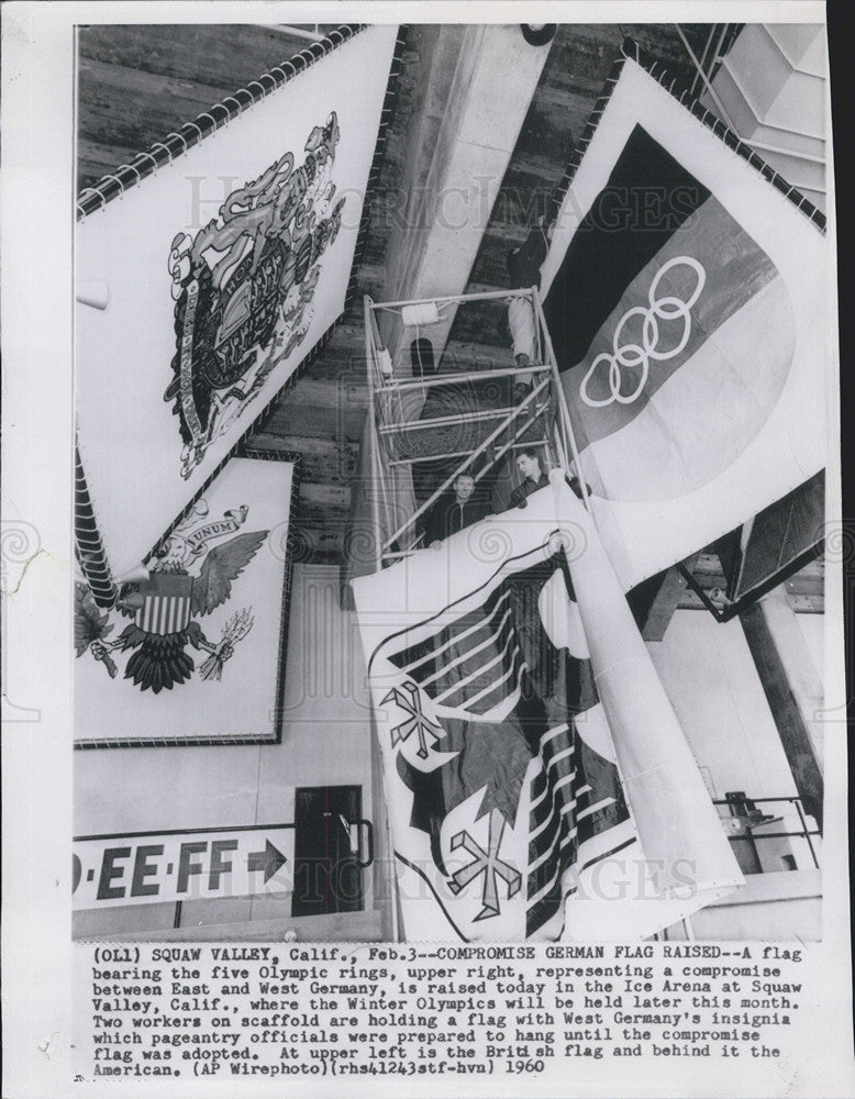 1960 Press Photo Squaw Valley Ice Arena Raising Of Olympic Flag Germany - Historic Images