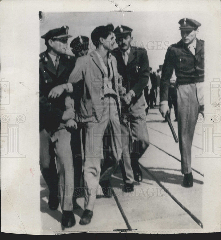 1962 Press Photo Cops Lead Away Protestor In Buenos Aires During Cuba Departure - Historic Images