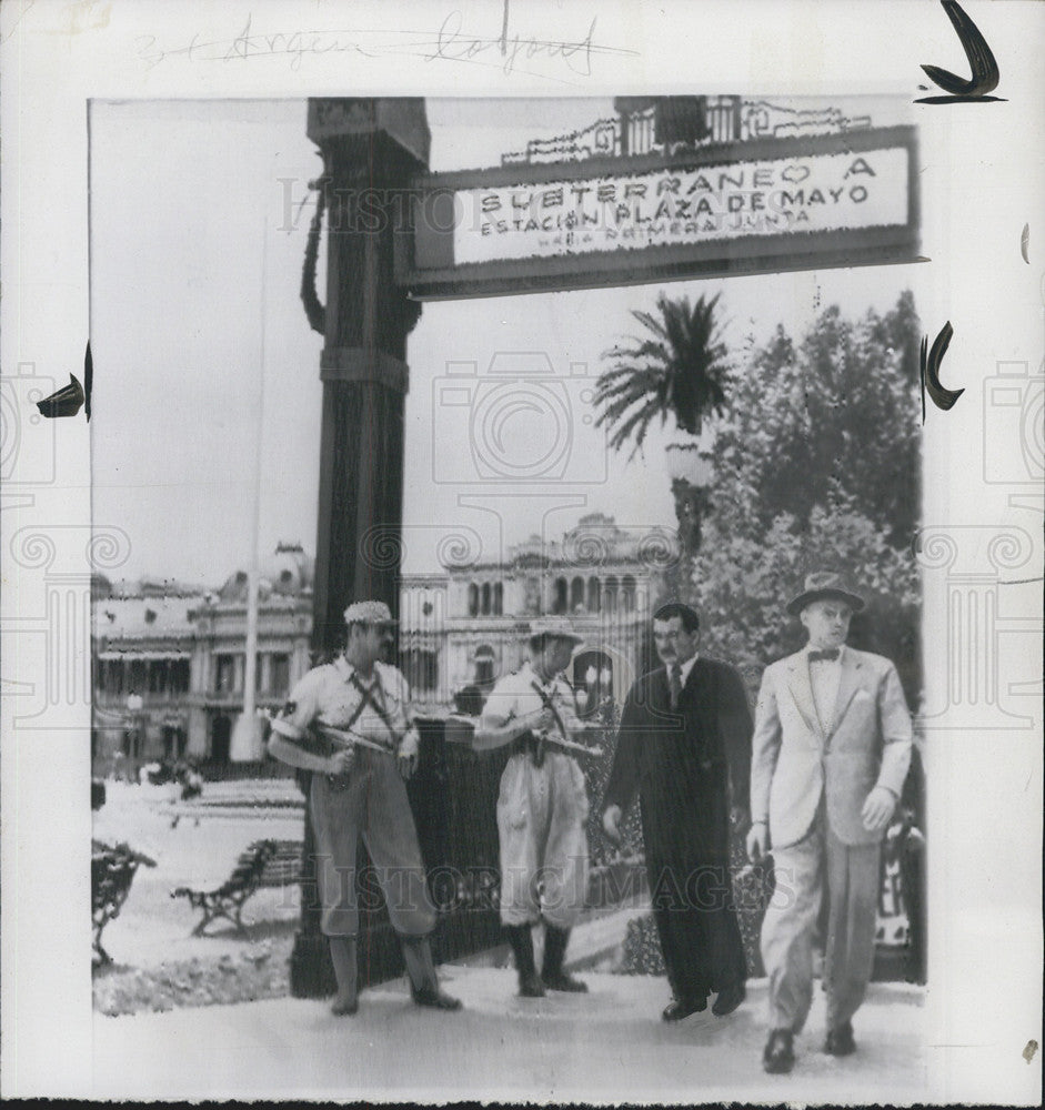 1959 Press Photo Police Guard Buenos Aires Against Disorder - Historic Images