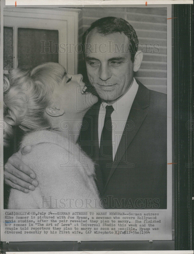 1964 Press Photo Actress Elke Sommer With Fiance Joe Hyams Wedding Announcement - Historic Images