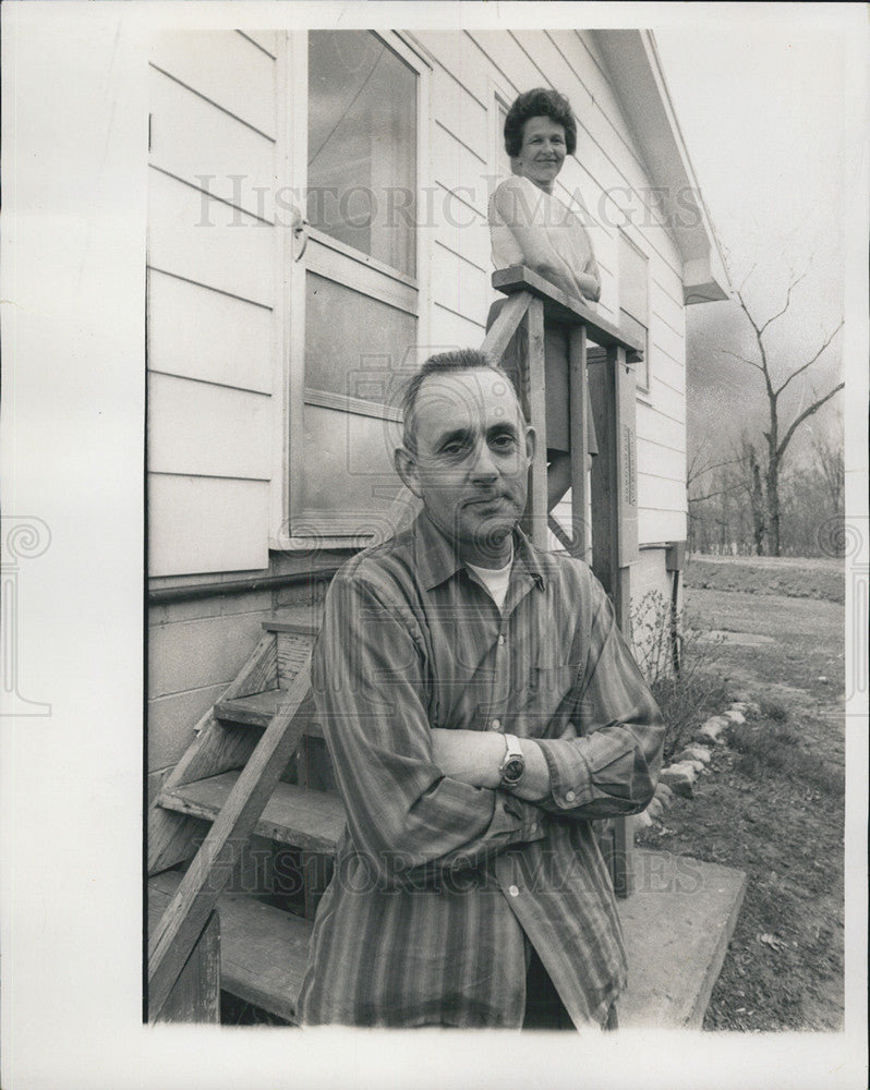 1969 Press Photo Rock Island IL Compares Himself to Moses When Bldg His Home - Historic Images