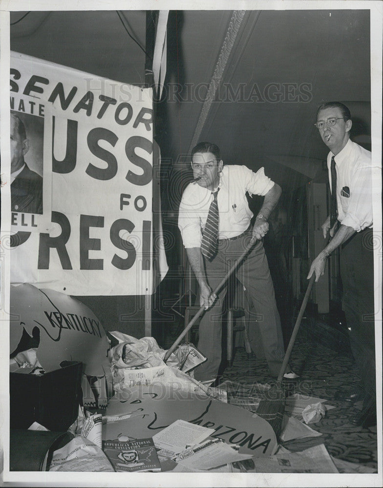 1952 Press Photo Men Cleaning Up Republican Posters Conrad Hilton Hotel - Historic Images