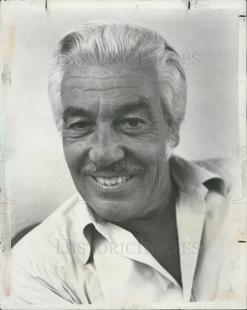 1977 Press Photo Cesar Romero Plays Bustebrizzo At Showboat Theater Dinner - Historic Images