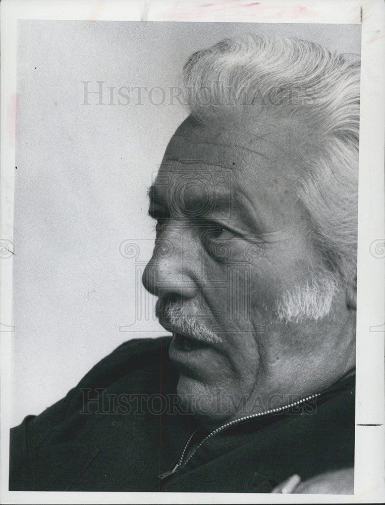 1973 Press Photo Actor Cesar Romero Interview Candid - Historic Images