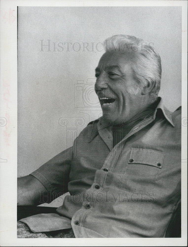 1973 Press Photo Actor Cesar Romero Interview In St Petersburg Apartment Candid - Historic Images