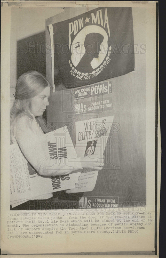 1974 Press Photo Penny Satoria Cleaning Closed POW-MIA Mountain View Office - Historic Images