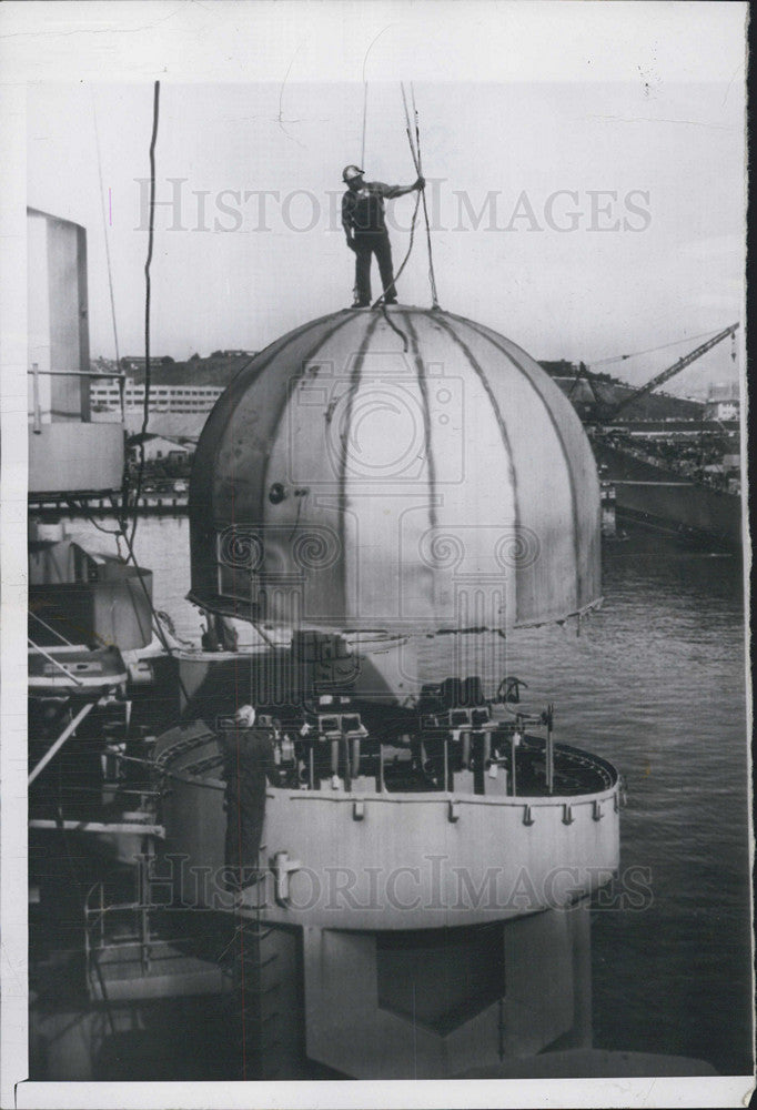 1951 Press Photo Gun Mount Cover Being Removed USS Bremerton San Francisco Yard - Historic Images