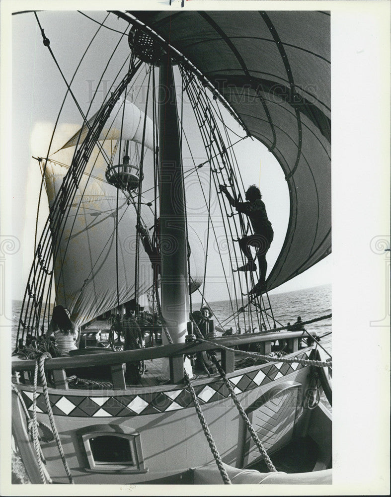 1983 Press Photo Red Lion 65 Ft Replica Of 1597 Dutch Merchant Vessel For Itasca - Historic Images