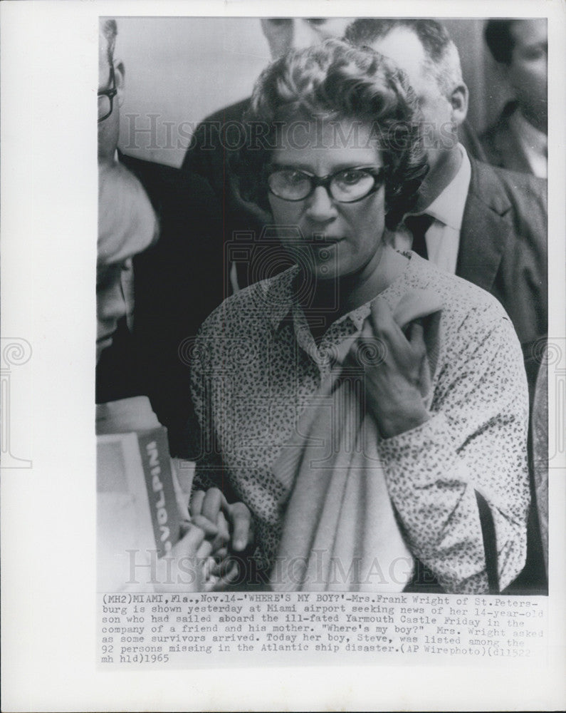 1965 Press Photo Mrs. Wright waiting for news of her son aboard the Yarmouth Cas - Historic Images