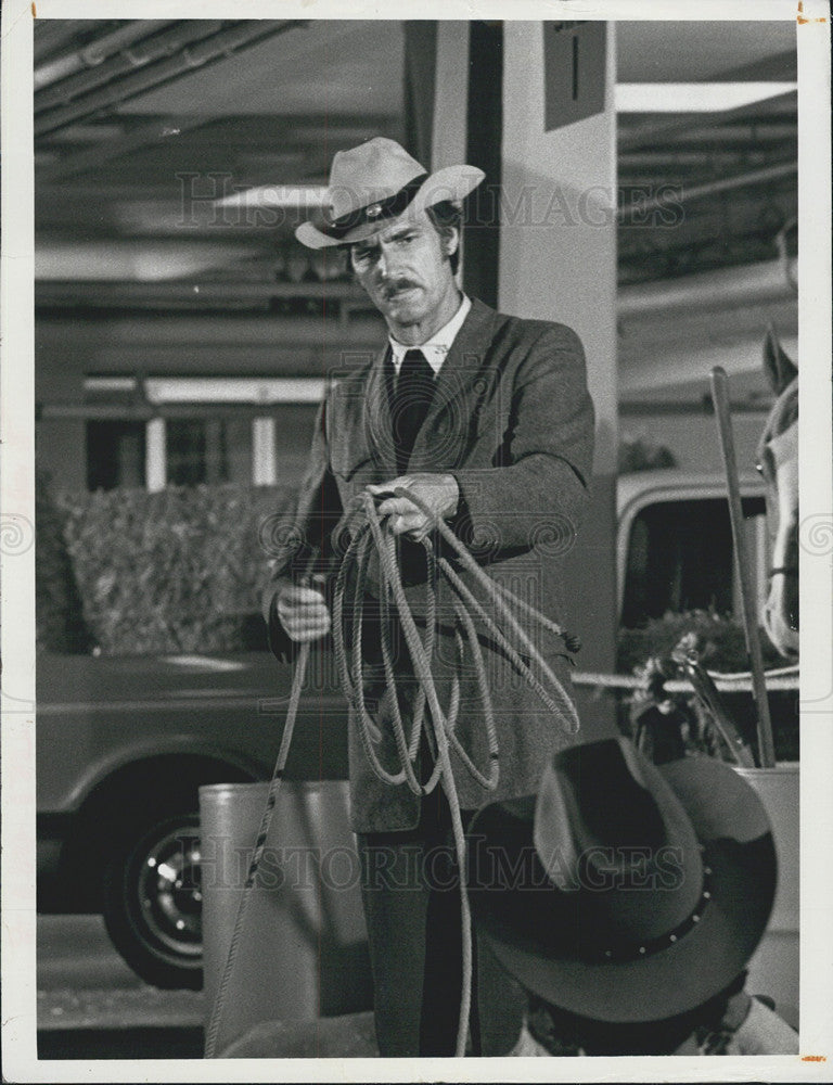 1971 Press Photo Actor Dennis Weaver - Historic Images