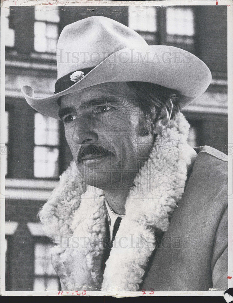 1970 Press Photo Actor Dennis Weaver - Historic Images