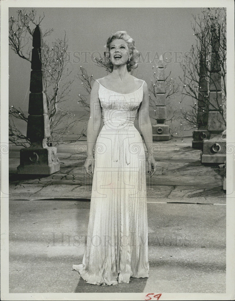 Press Photo Singer/Actress Dinah Shore - Historic Images
