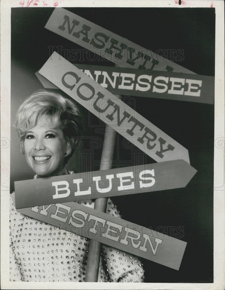 1967 Press Photo Singer/Actress Dinah Shore - Historic Images