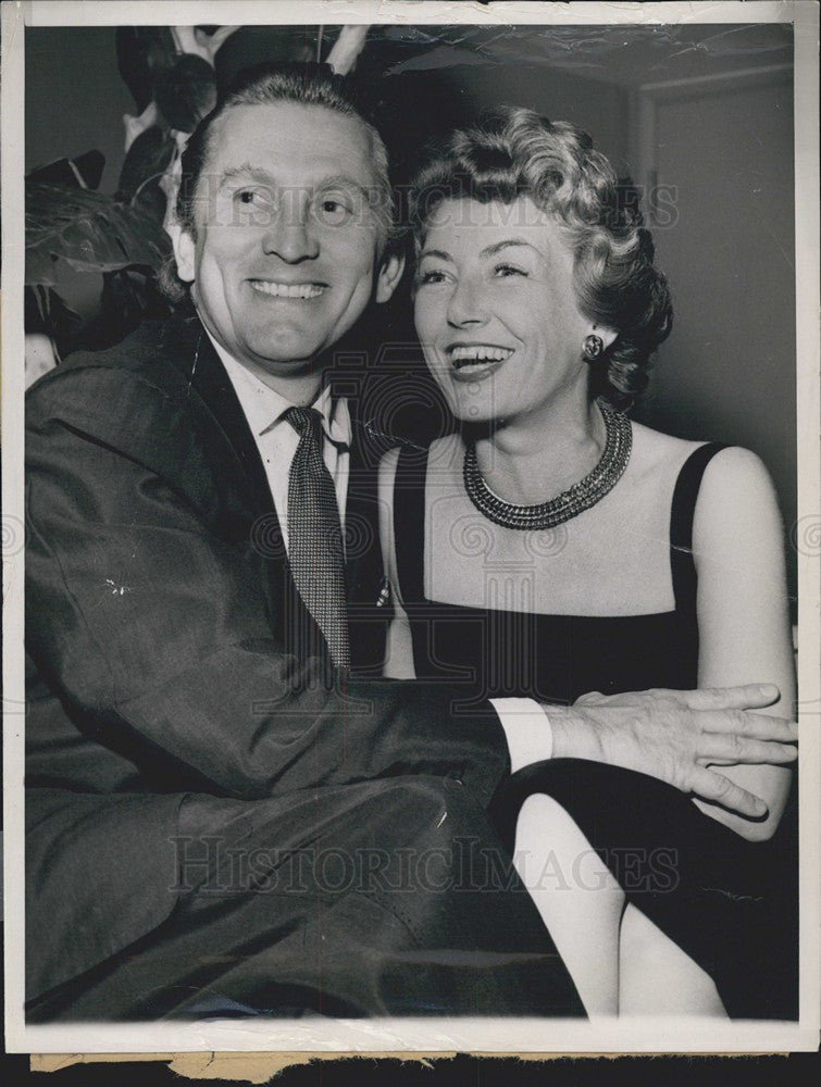 1954 Press Photo Kirk Douglas marries Anne Buydens - Historic Images