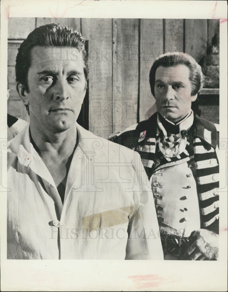 1963 Press Photo Kirk Douglas and Sir Laurence Olivier in The Devil&#39;s Disciple - Historic Images