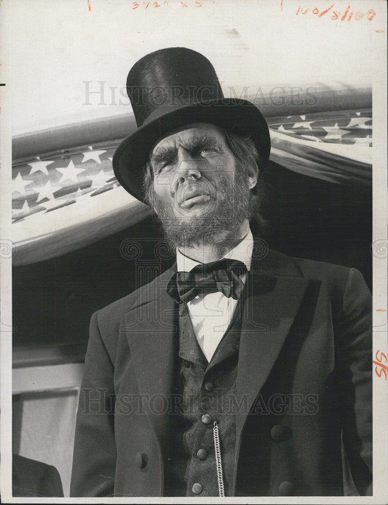 1973 Press Photo Dennis Weaver in Great Man&#39;s Whiskers - Historic Images