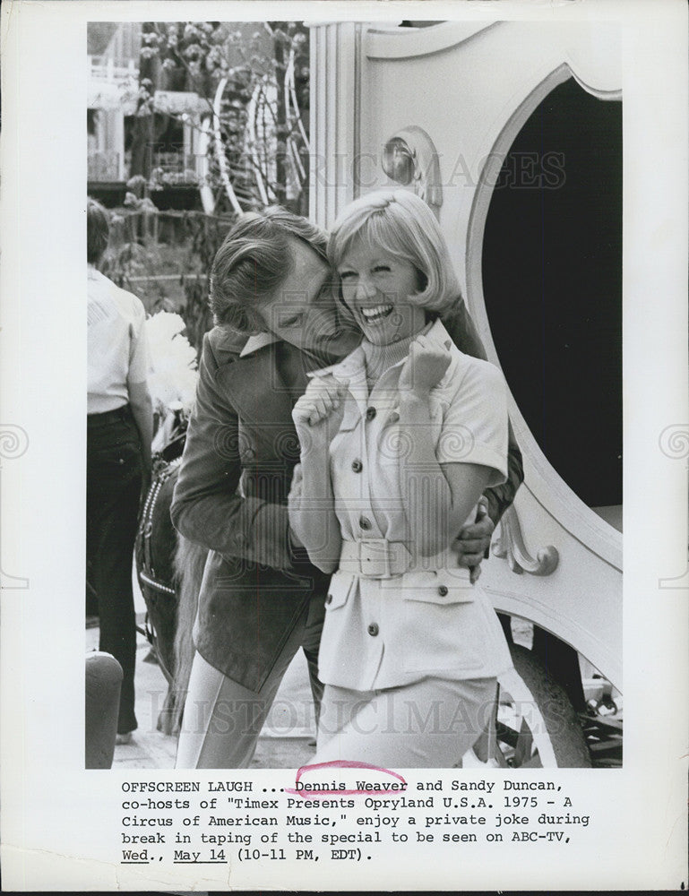 1975 Press Photo Dennis Weaver and Sandy Duncan in Opryland U.S.A - Historic Images