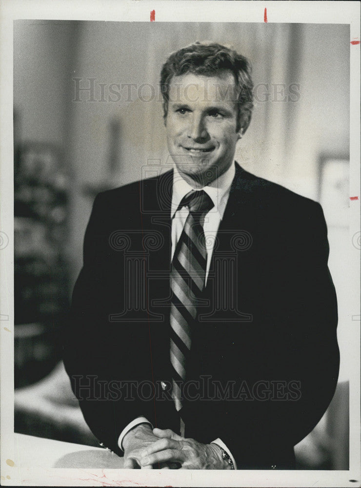 1981 Press Photo Wayne Rogers in House Calls - Historic Images