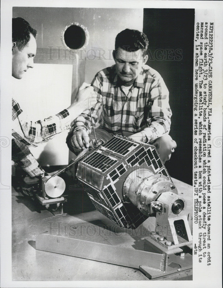 1960 Press Photo U.S Satellite undergoing checkout tests in Cape Canaveral, FL - Historic Images