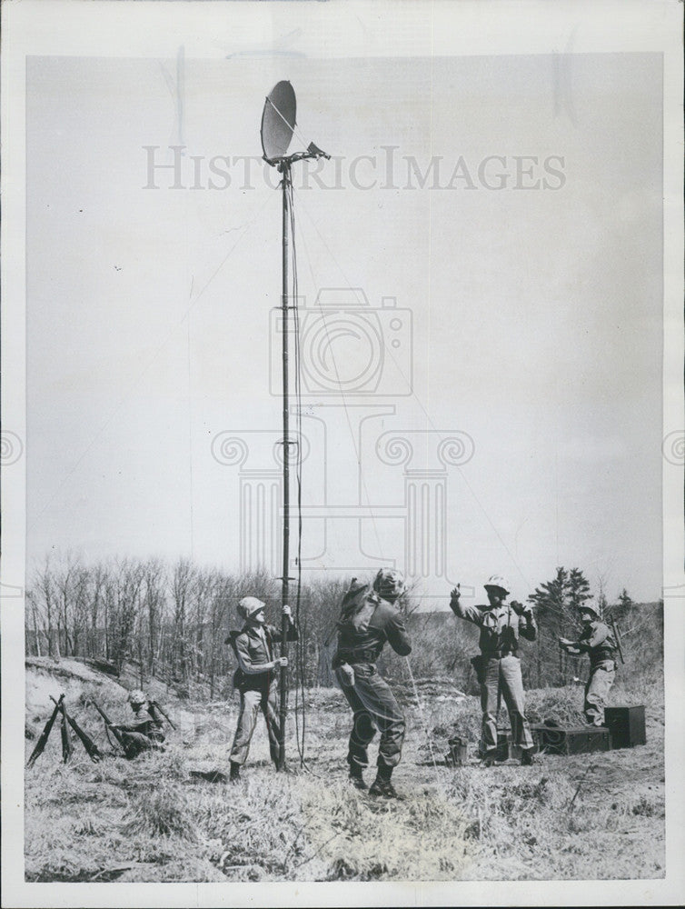 1958 Press Photo Marines set up a Raytheon radio communication relay set - Historic Images