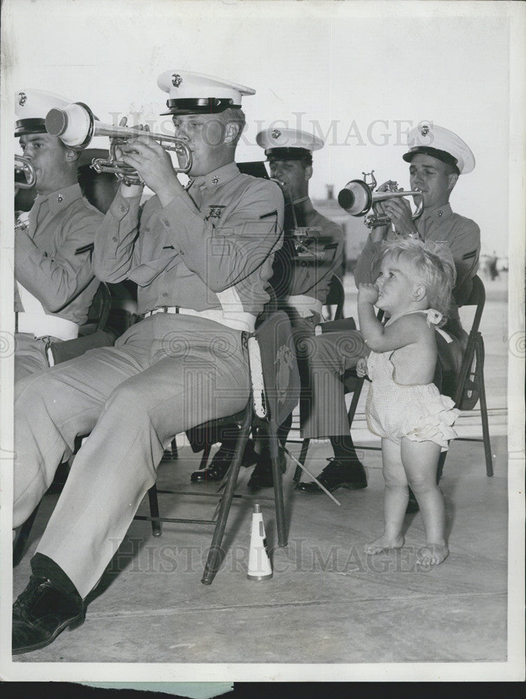 1958 Press Photo Baby Debra Lynn Thacker at a Marine Aircraft Wing Band Concert - Historic Images