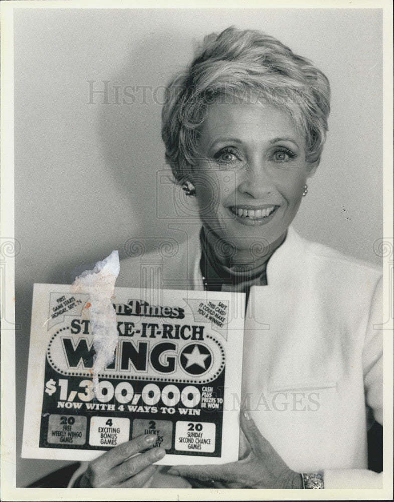 1984 Press Photo Actress Jane Powell and her Wingo card - Historic Images