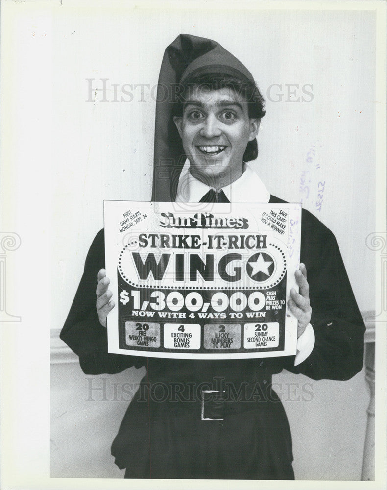 1984 Press Photo One of Santa&#39;s Elves with his Wingo card - Historic Images