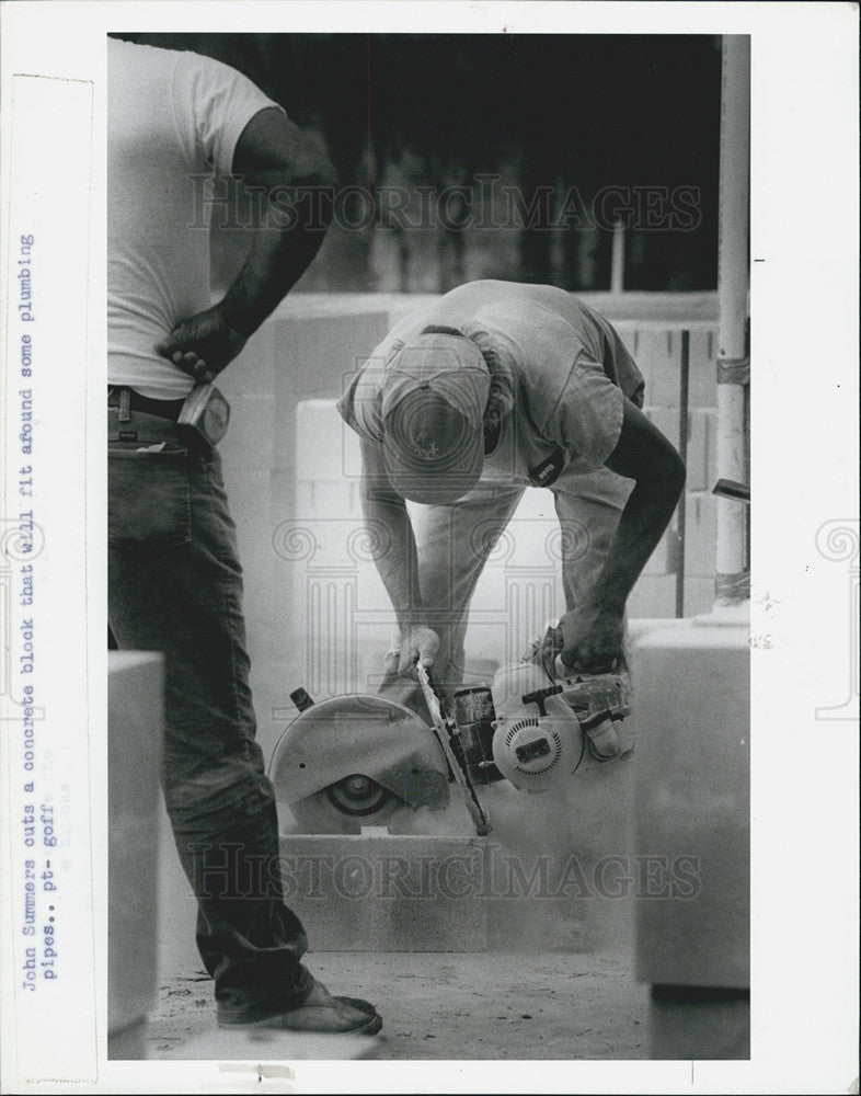 1987 Press Photo Cutting concrete for Tall Pines subdivision in Pasco County, Fl - Historic Images