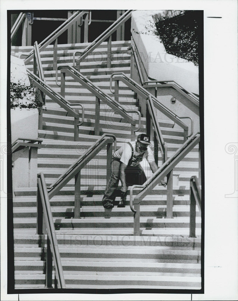 1991 Press Photo Sealing concrete at the Tampa Convention Center - Historic Images