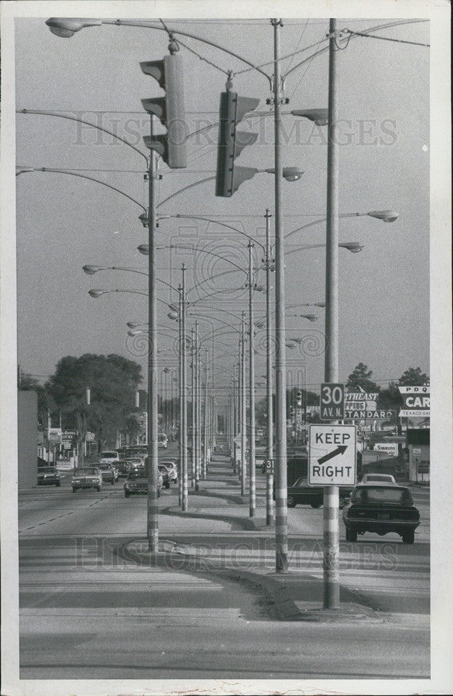 1971 Press Photo Light poles in St. Petersburg to be moved due to car accidents - Historic Images