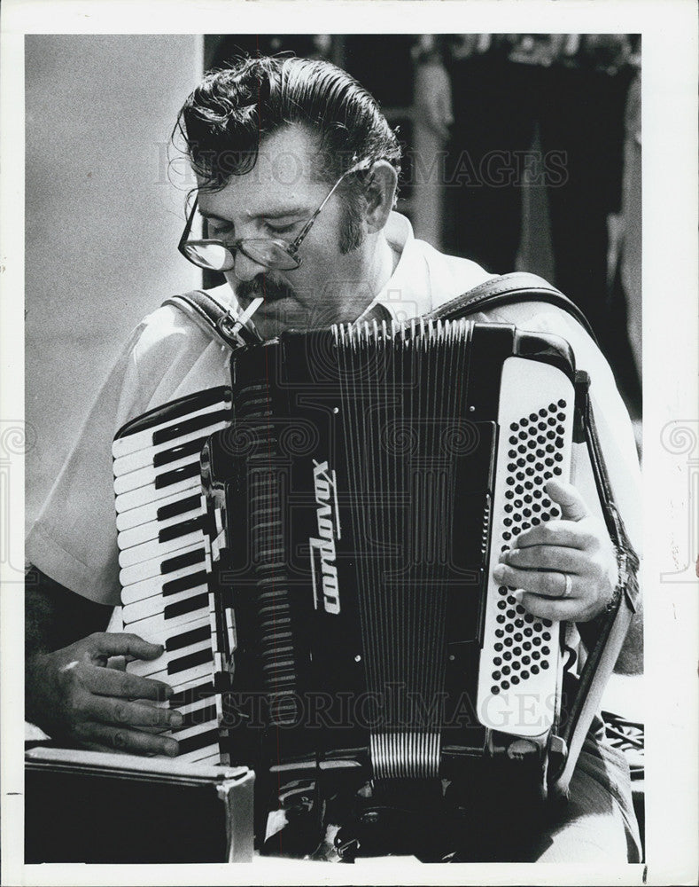 1983 Press Photo Local performers at the Waterfront Square in St. Petersburg, Fl - Historic Images