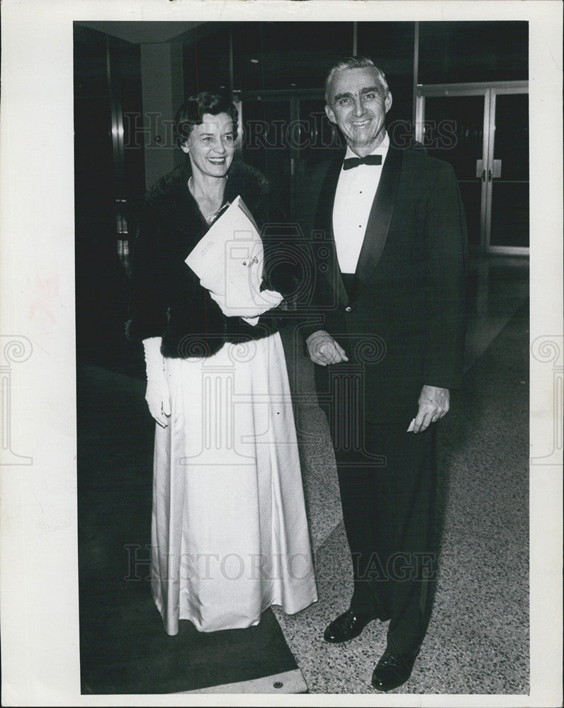 1965 Press Photo Mrs. Byrne Litschgi &amp; Paul Roney Of St. Petersburg - Historic Images