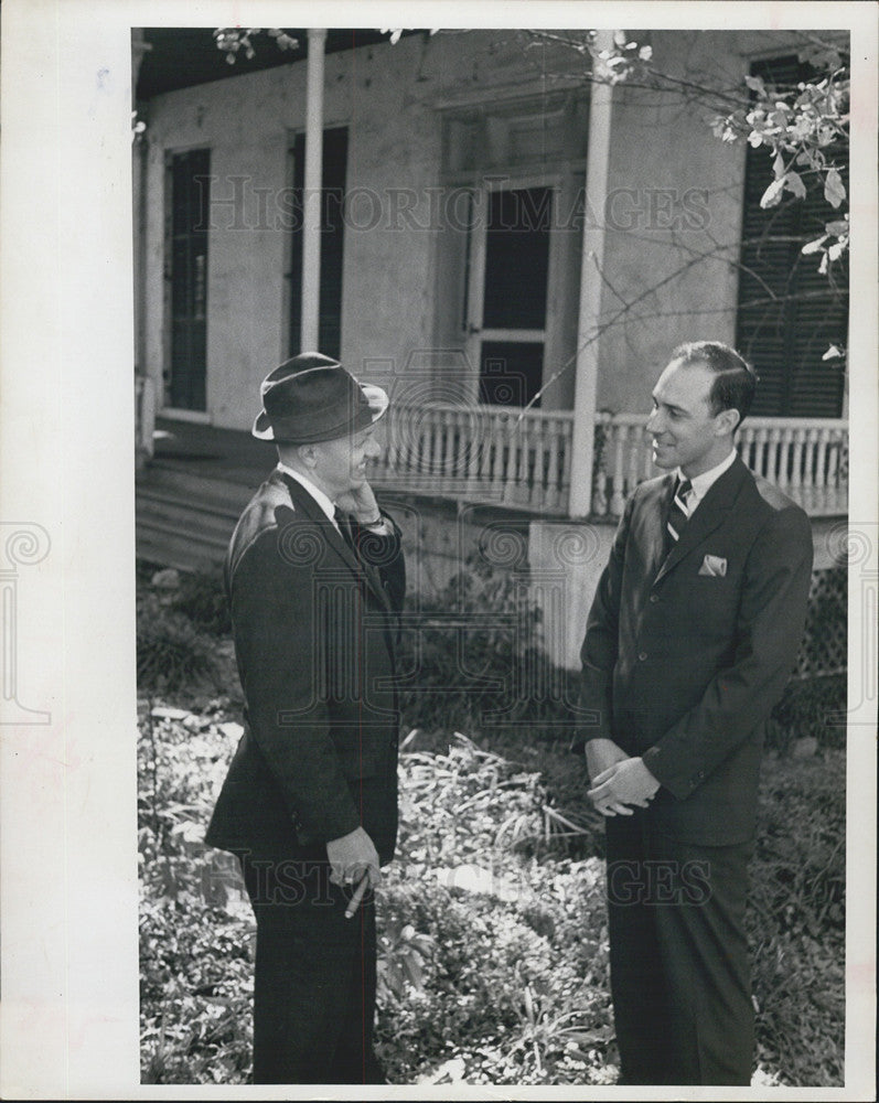 1966 Press Photo Coloney &amp; Dubroff Try To Save Classic &quot;The Brown House&quot; - Historic Images