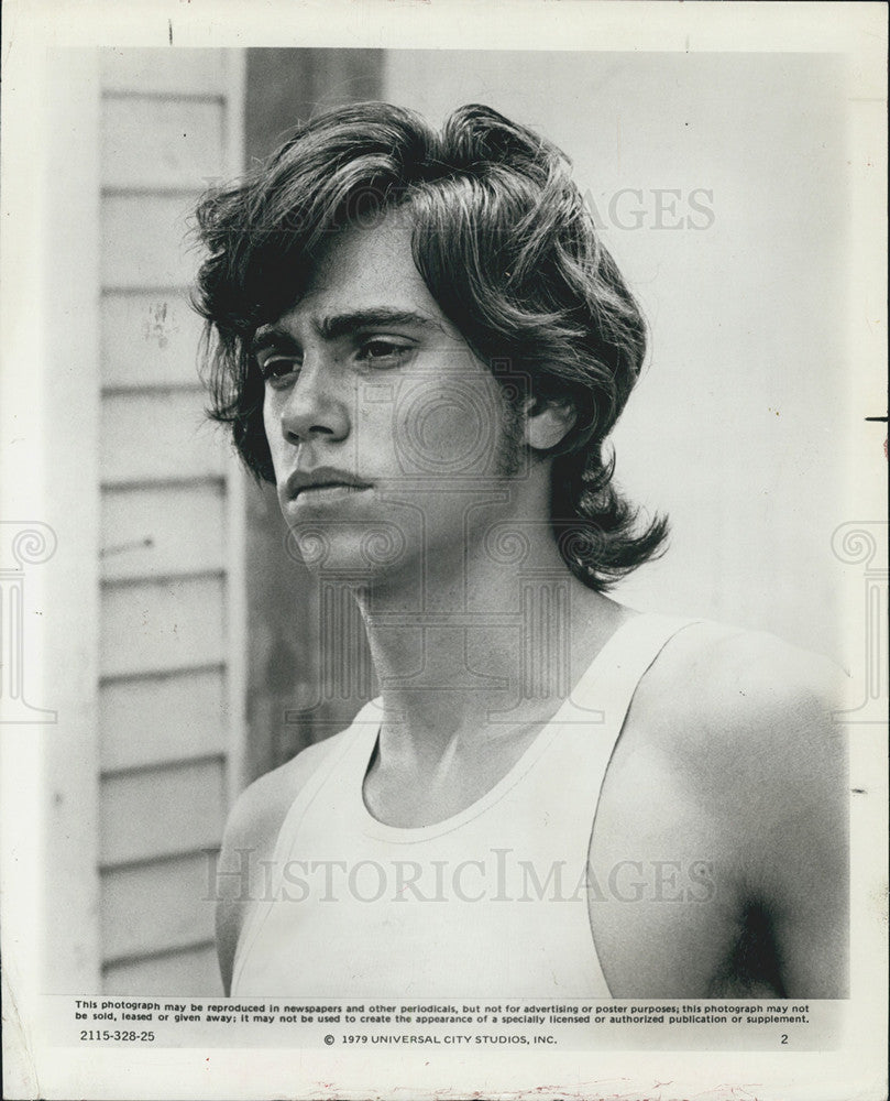 1979 Press Photo Walk Proud Film Actor Bobby Benson In White Tank Scene - Historic Images