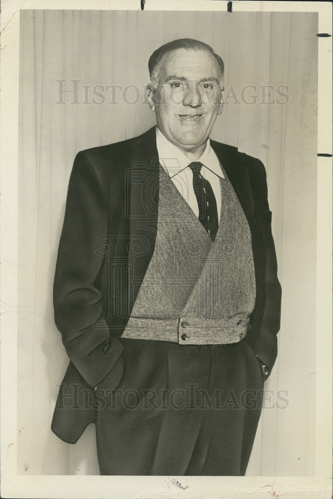 1960 Press Photo Actor William Bendix Wearing Sweater Vest - Historic Images